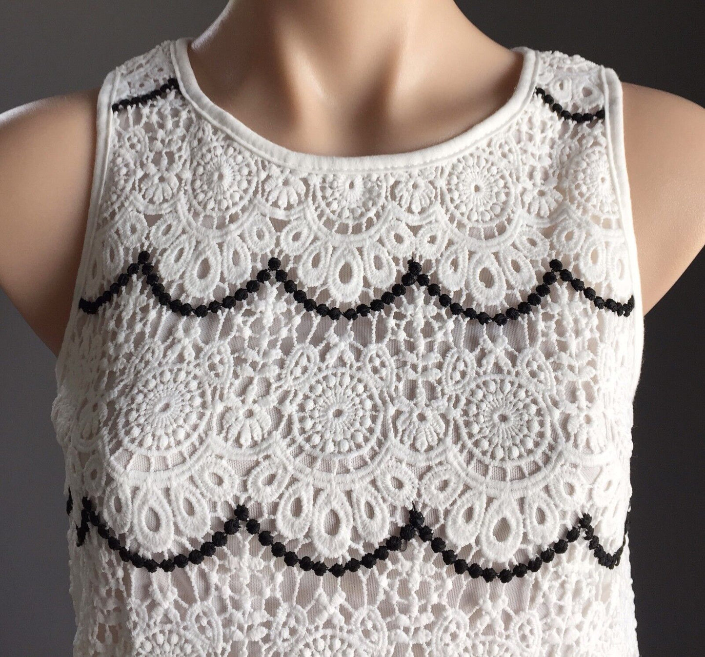 MIRROU Top White & Black Lace Sleeveless Tank Layered Tank Ladies Size S 10
