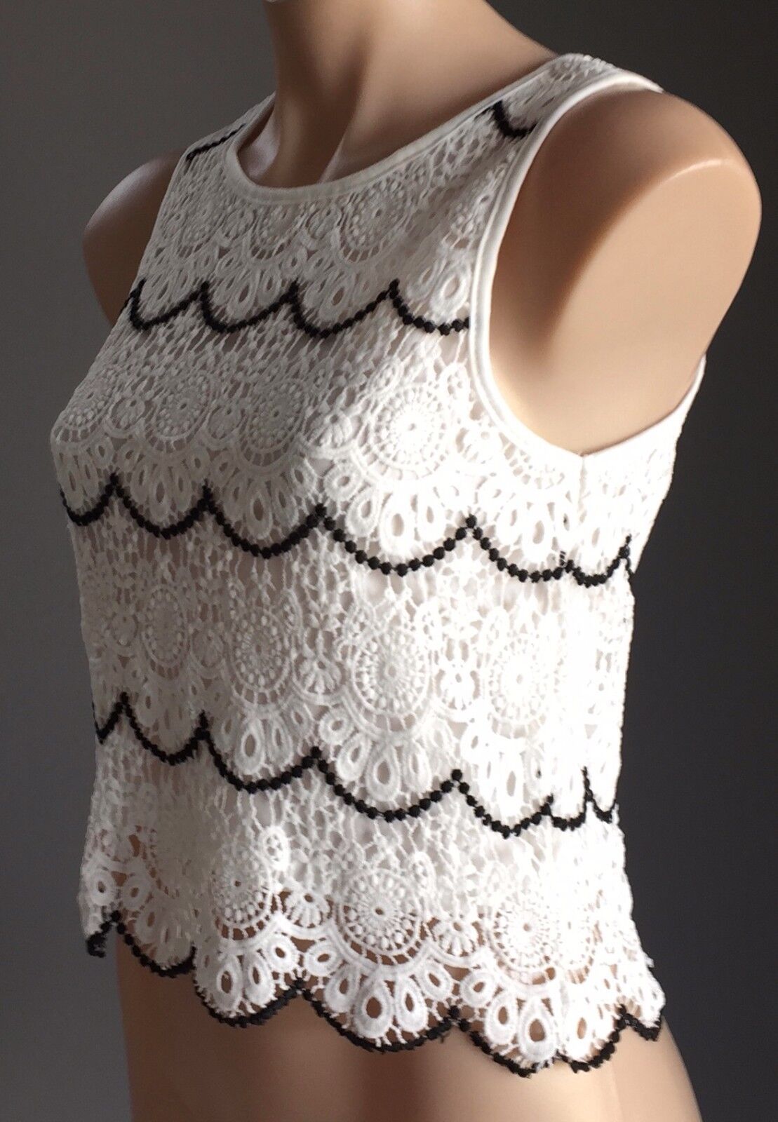 MIRROU Top White & Black Lace Sleeveless Tank Layered Tank Ladies Size S 10