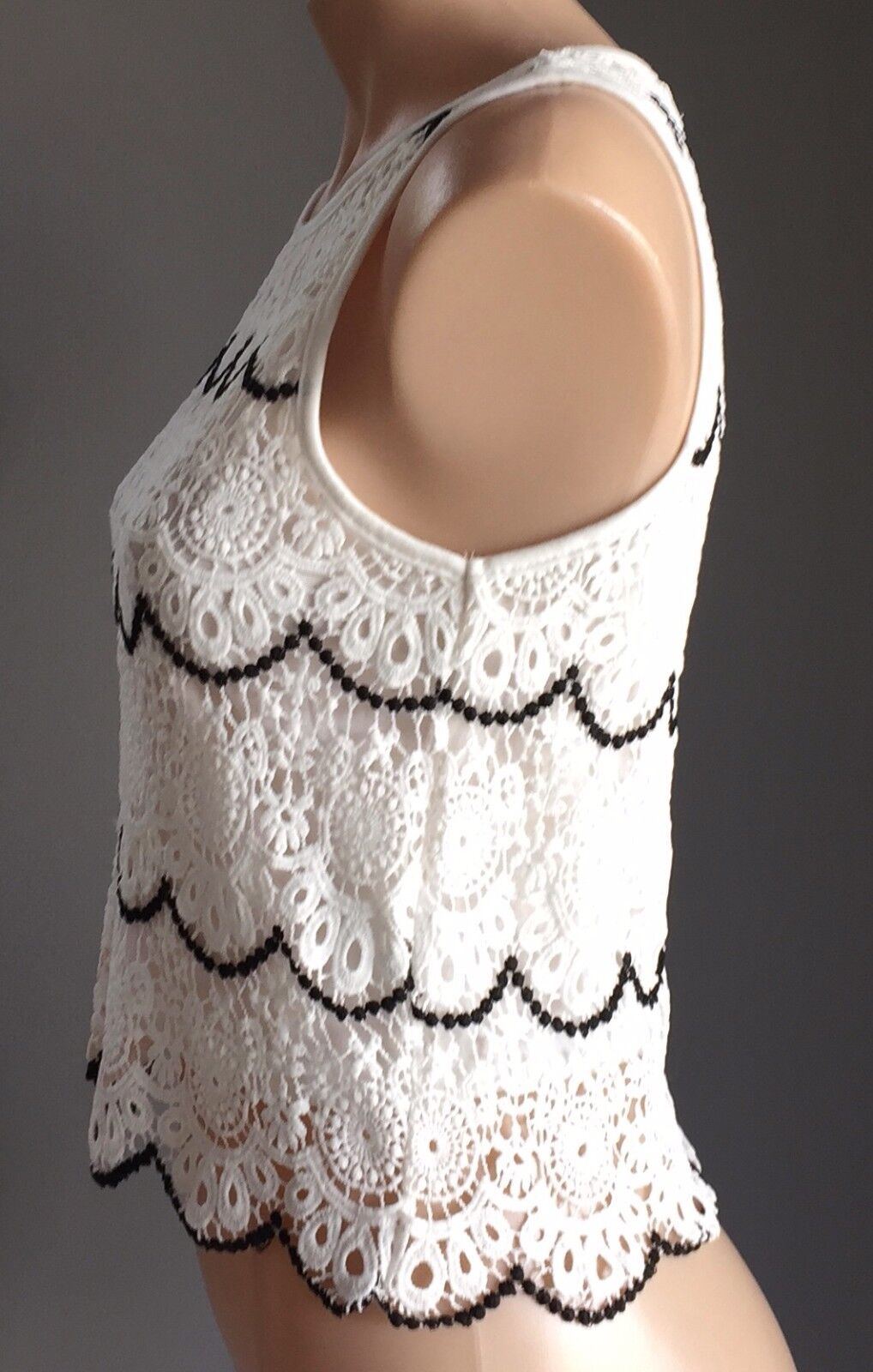 MIRROU Top White & Black Lace Sleeveless Tank Layered Tank Ladies Size S 10