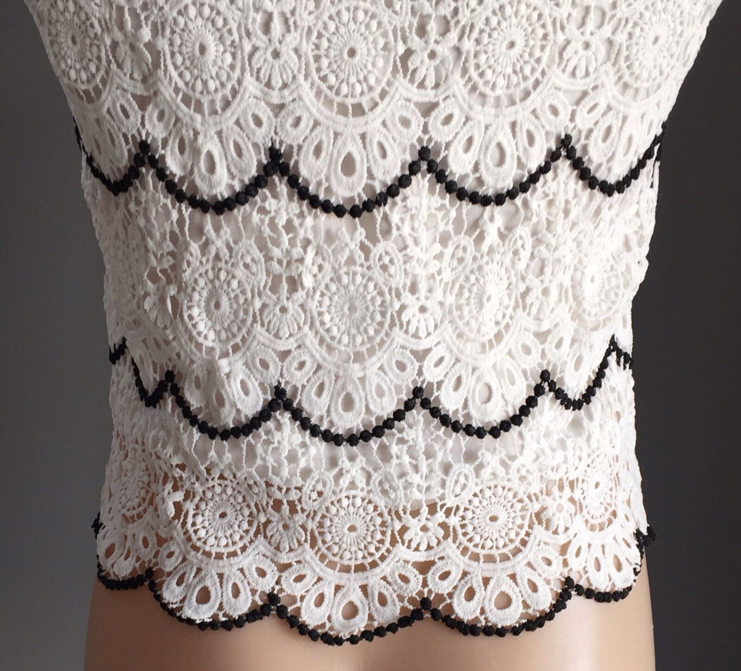 MIRROU Top White & Black Lace Sleeveless Tank Layered Tank Ladies Size S 10