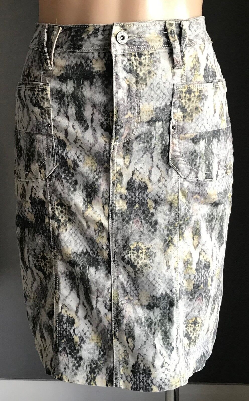 VERGE NZ Skirt Grey White Pale Yellow Snakeskin Print Straight Stretch Size 10 S