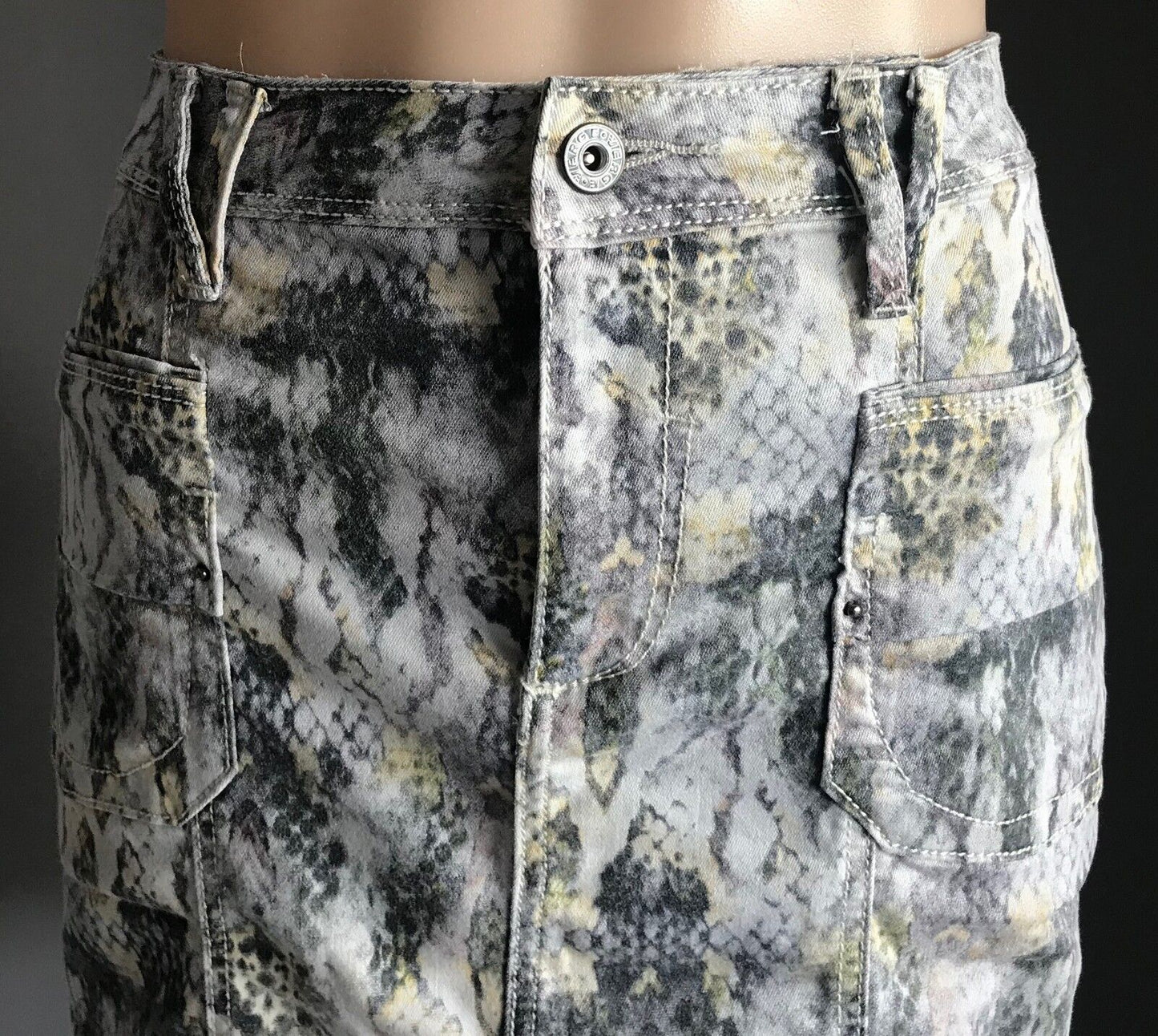 VERGE NZ Skirt Grey White Pale Yellow Snakeskin Print Straight Stretch Size 10 S