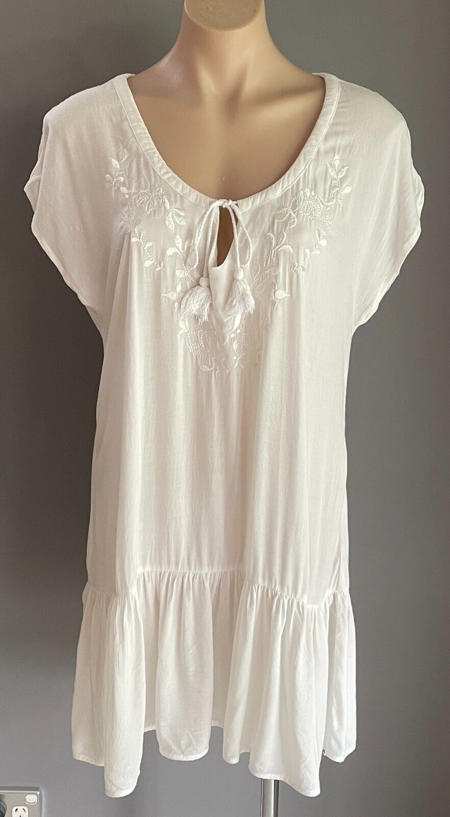 SOMEDAYS LOVIN White Embroidered Floral Tier Hem Mini Dress Size XS 10 Boho Chic