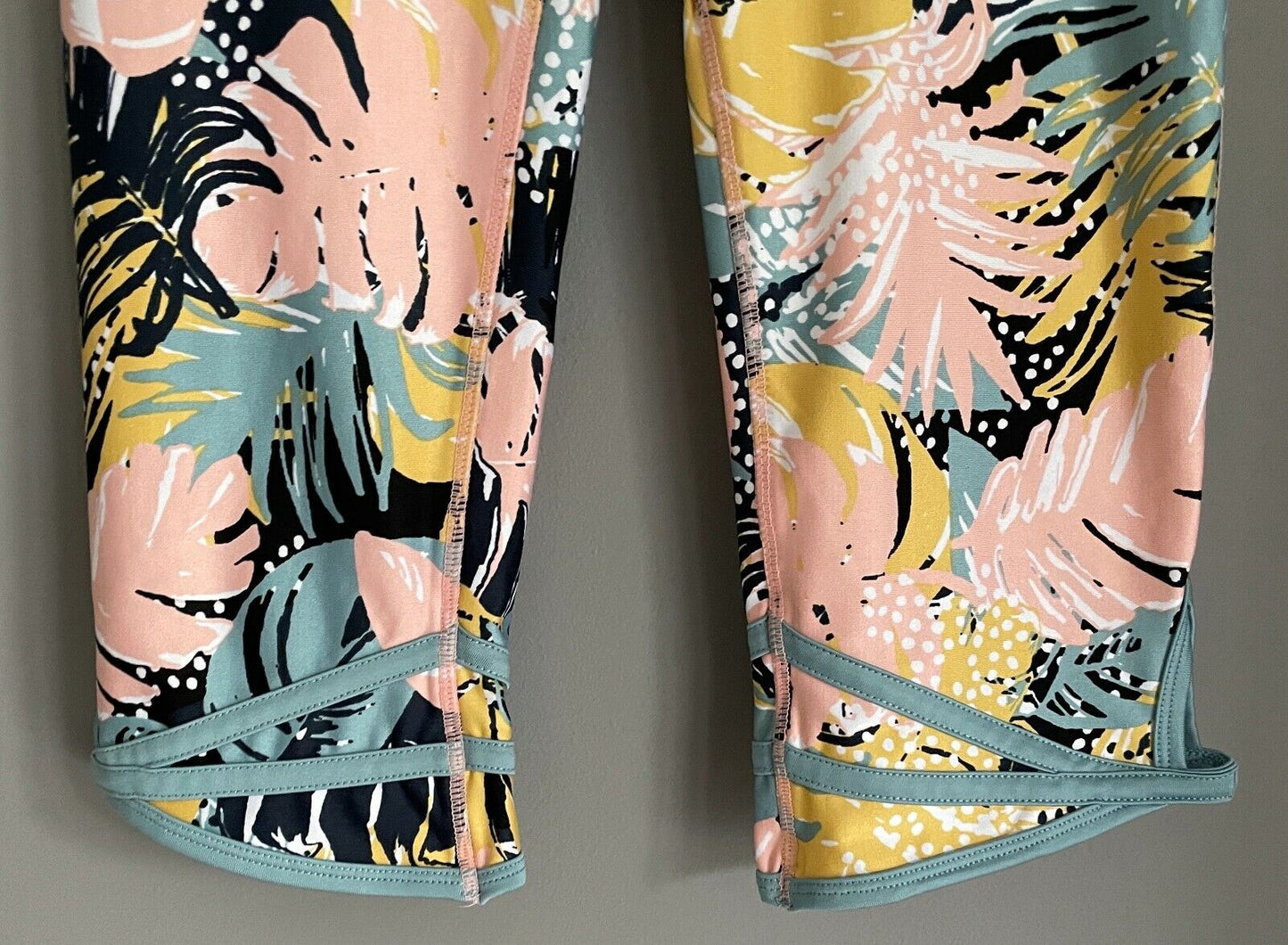 COTTON ON BODY Coral Sage Mustard Stretch Activewear Capri Tights Gym Size M