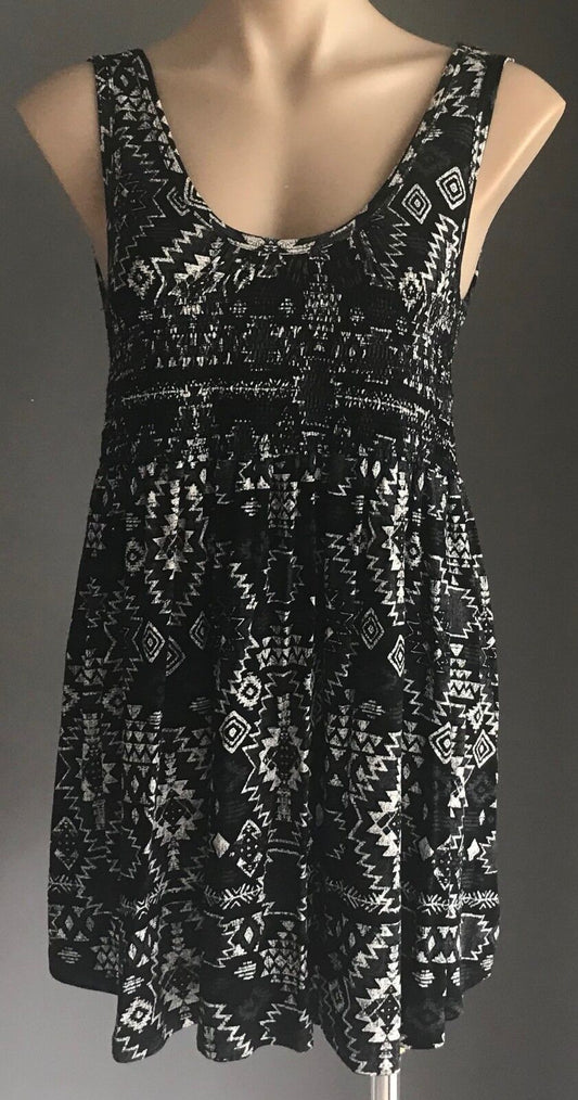 Maternity BUB2B Top Black Grey White Geo Print Sleeveless Blouse Size 14