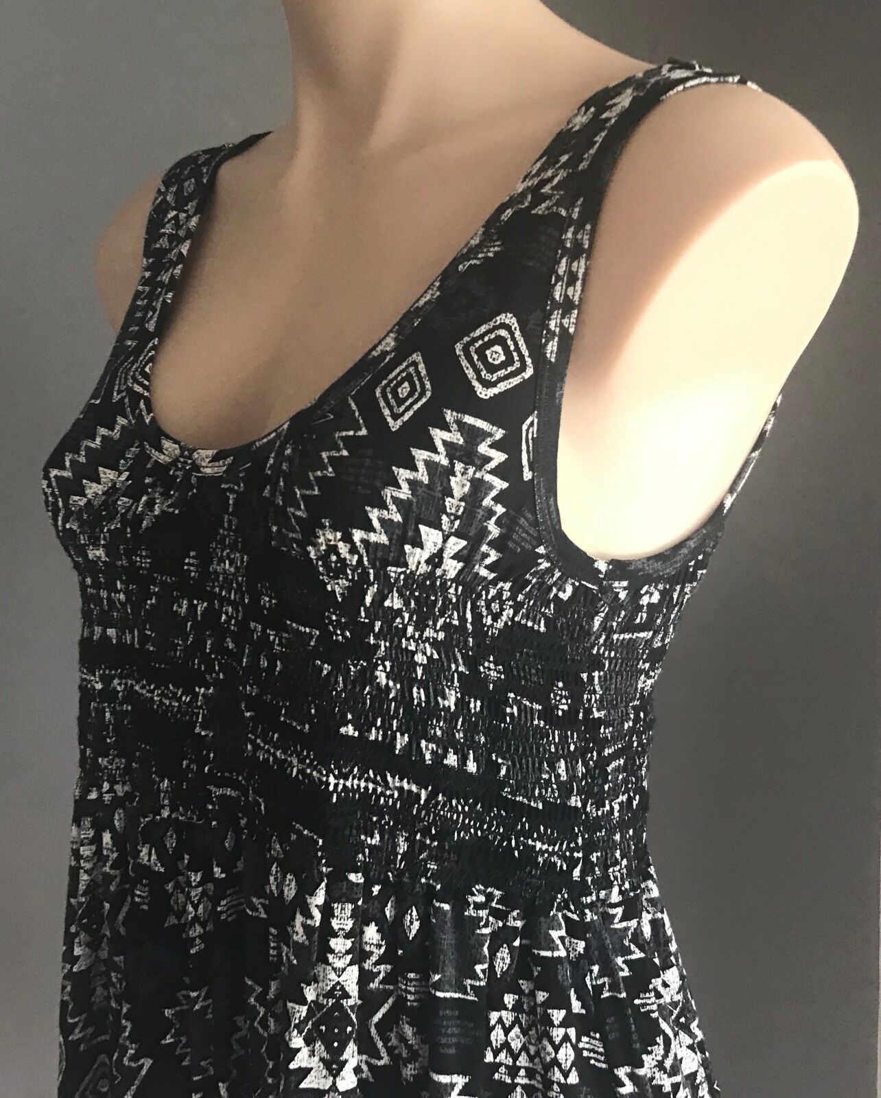 Maternity BUB2B Top Black Grey White Geo Print Sleeveless Blouse Size 14