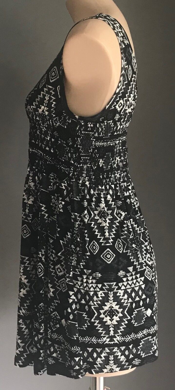 Maternity BUB2B Top Black Grey White Geo Print Sleeveless Blouse Size 14