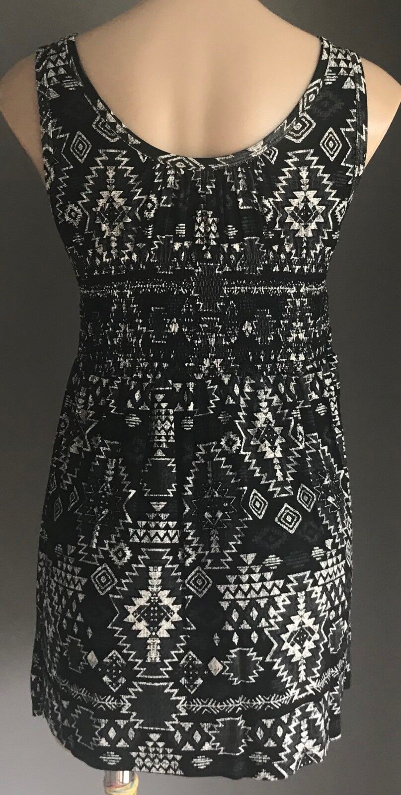 Maternity BUB2B Top Black Grey White Geo Print Sleeveless Blouse Size 14