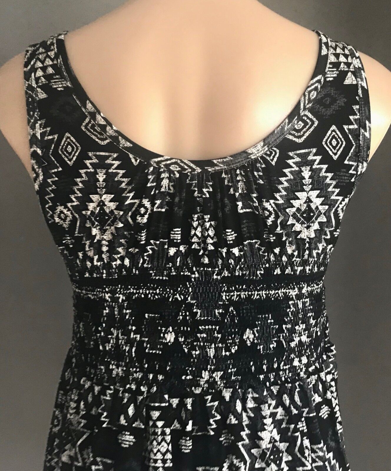 Maternity BUB2B Top Black Grey White Geo Print Sleeveless Blouse Size 14