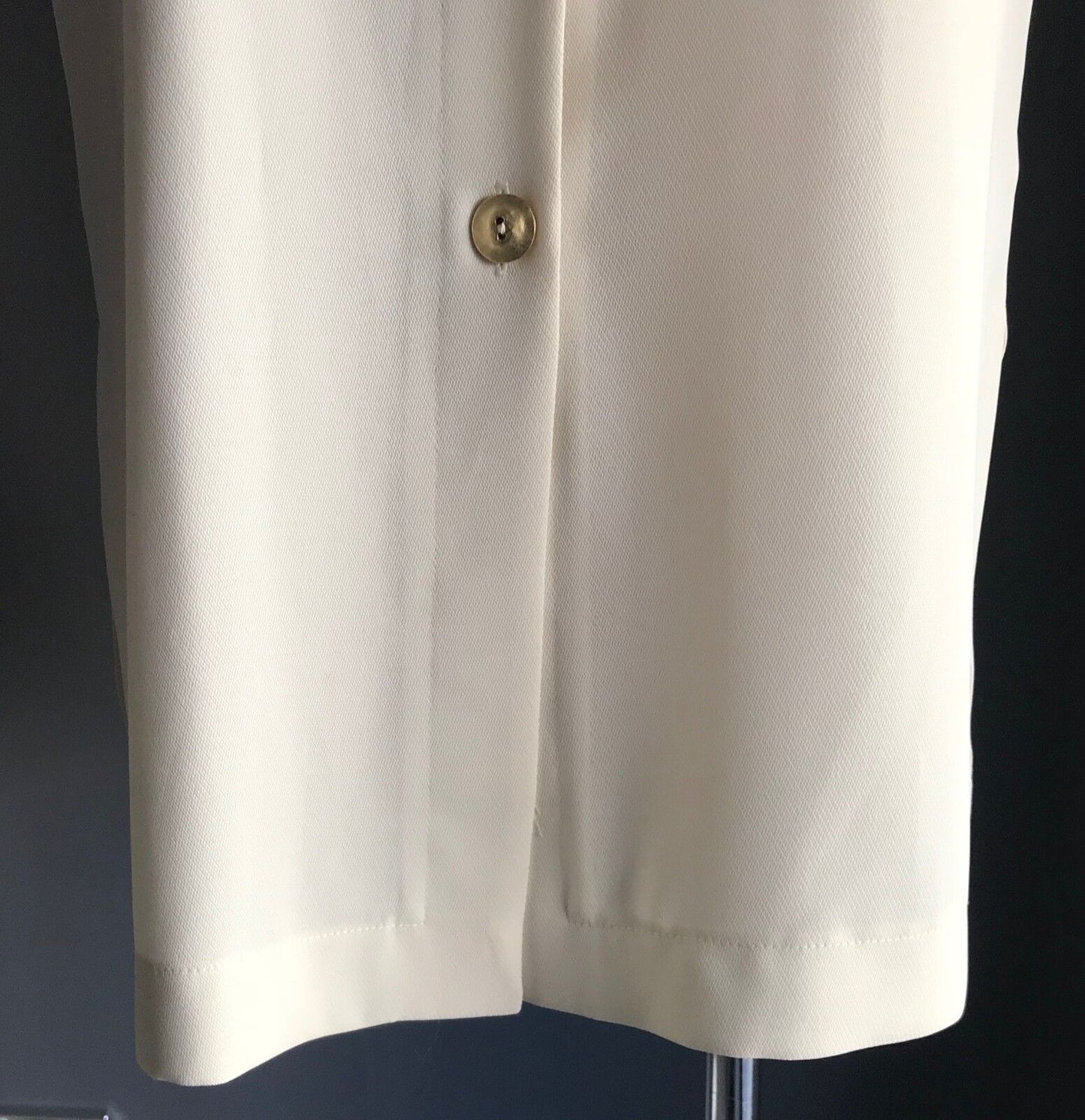 Vintage ESSENTIAL CLASSICS  Top Cream Sleeveless Gold Button Up Long Size 14 NEW