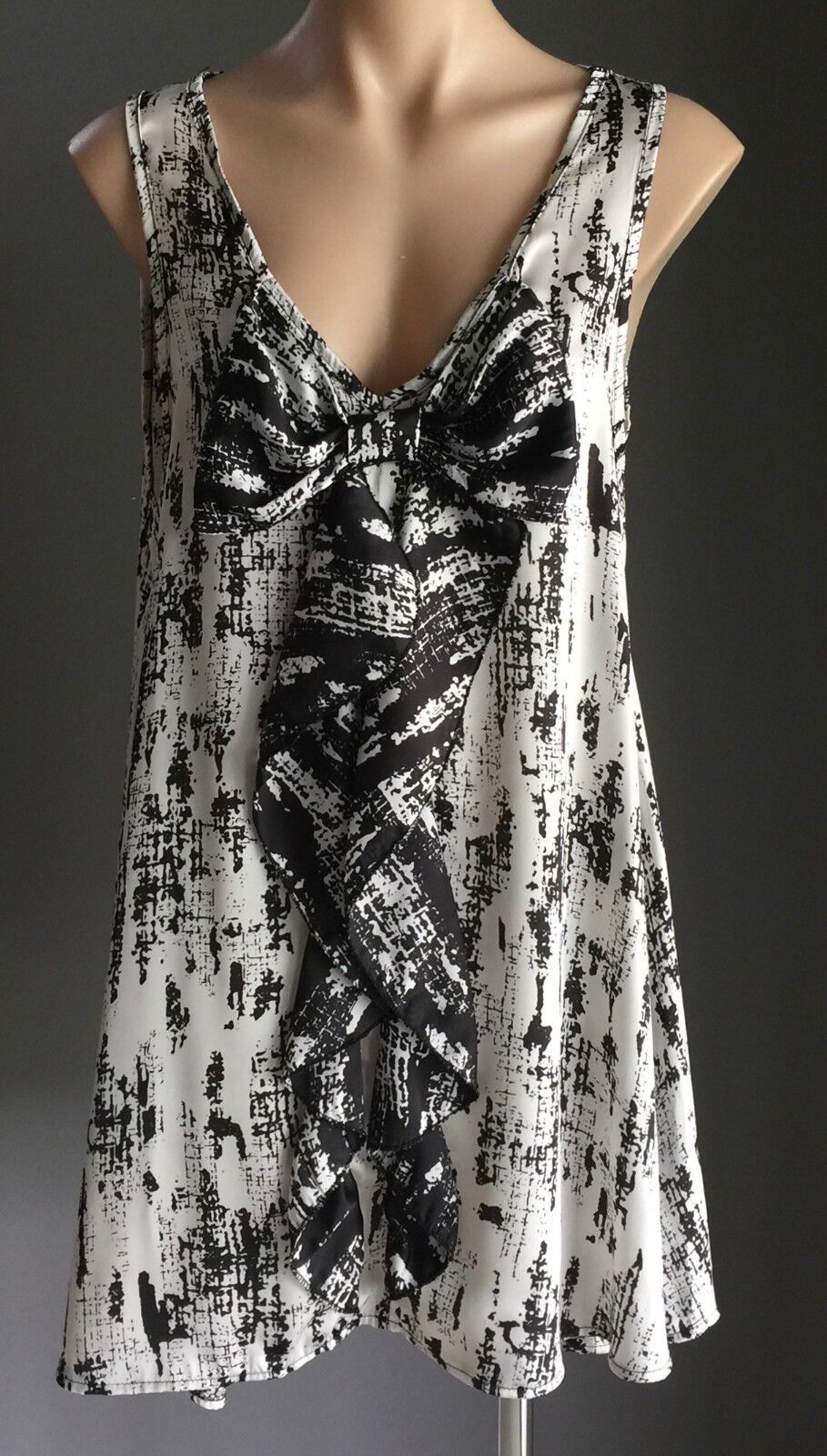 SES Trapeze Dress Top Black & White Abstract Print Sleeveless Ladies Size 14