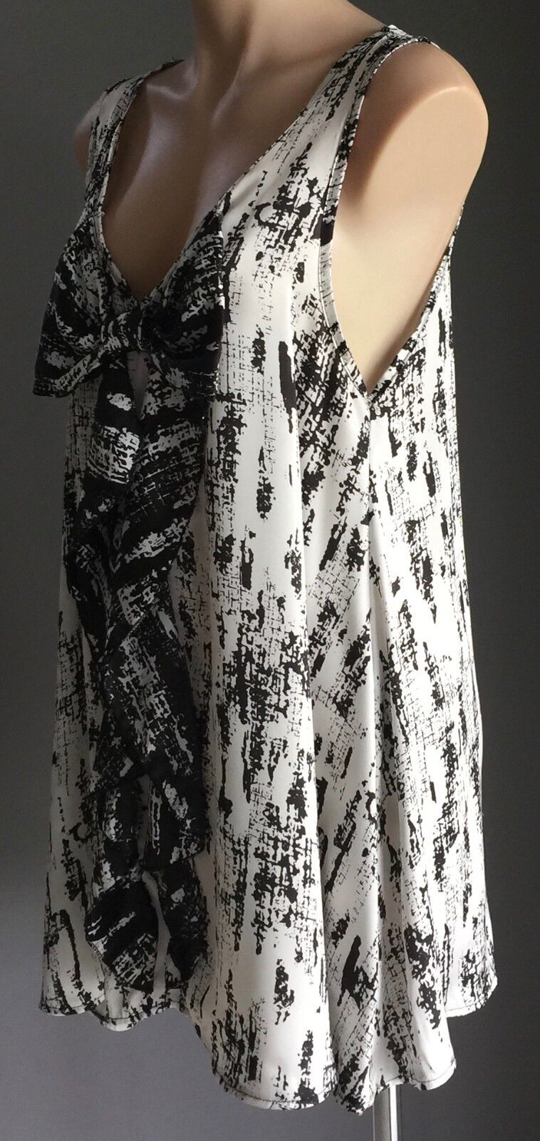 SES Trapeze Dress Top Black & White Abstract Print Sleeveless Ladies Size 14