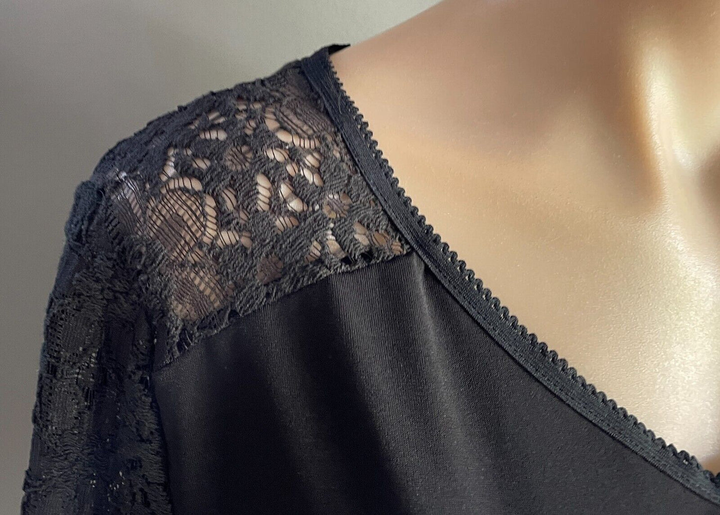 CUTE ANN Black Stretch Jersey Top Lace Long Sleeves & Shoulder Trim Size 5X 14