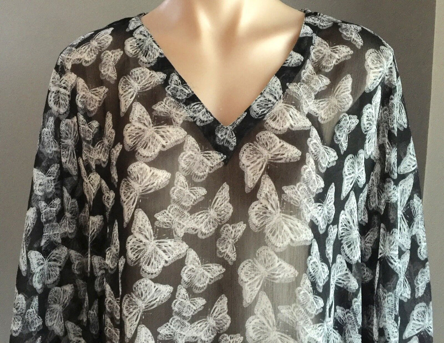 FEELOWA Kaftan Top Black Grey & Ivory Butterfly Print Size 16 - 18 NEW