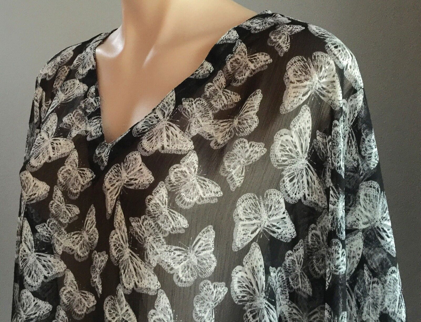 FEELOWA Kaftan Top Black Grey & Ivory Butterfly Print Size 16 - 18 NEW