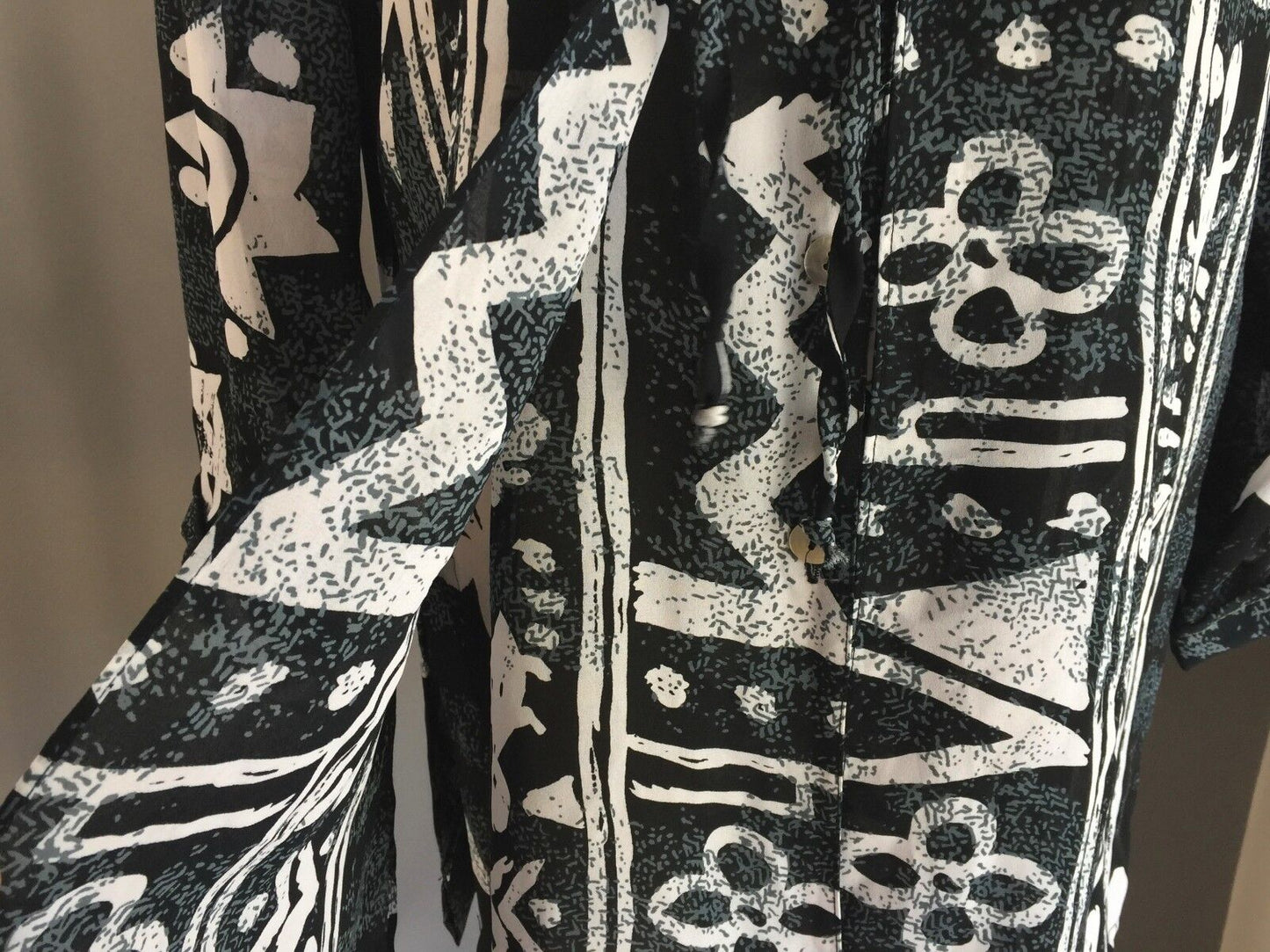 CIAO BELLA Top Grey Black White Tribal Print 3/4 Sleeve Blouse Size S 12 14 NEW