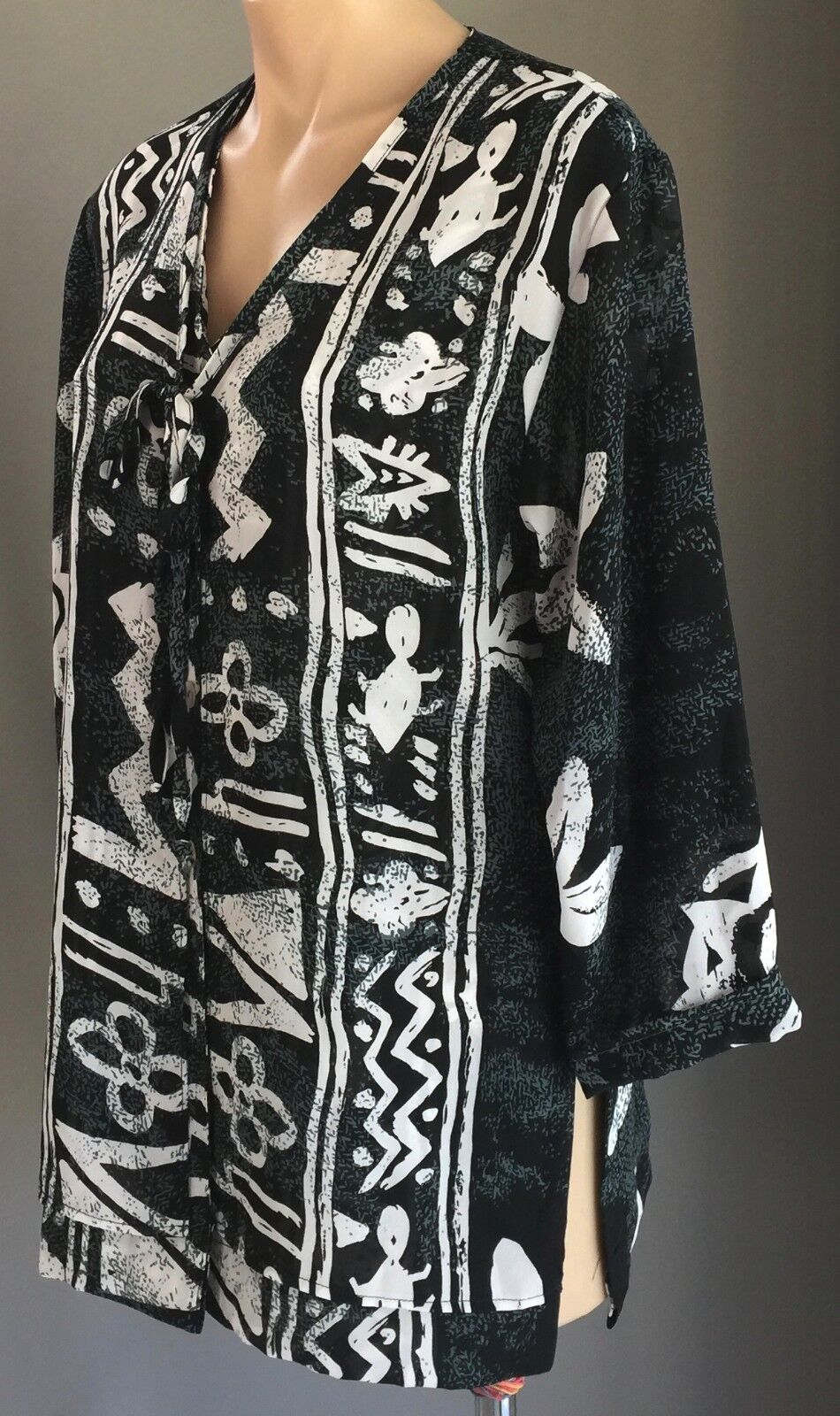 CIAO BELLA Top Grey Black White Tribal Print 3/4 Sleeve Blouse Size S 12 14 NEW