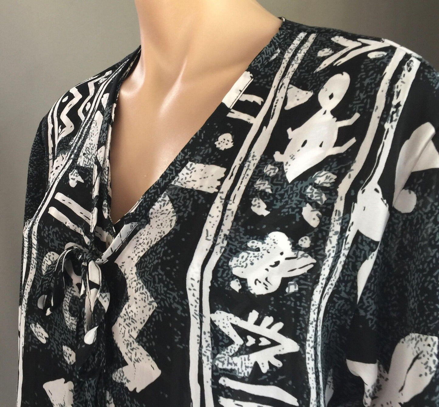 CIAO BELLA Top Grey Black White Tribal Print 3/4 Sleeve Blouse Size S 12 14 NEW