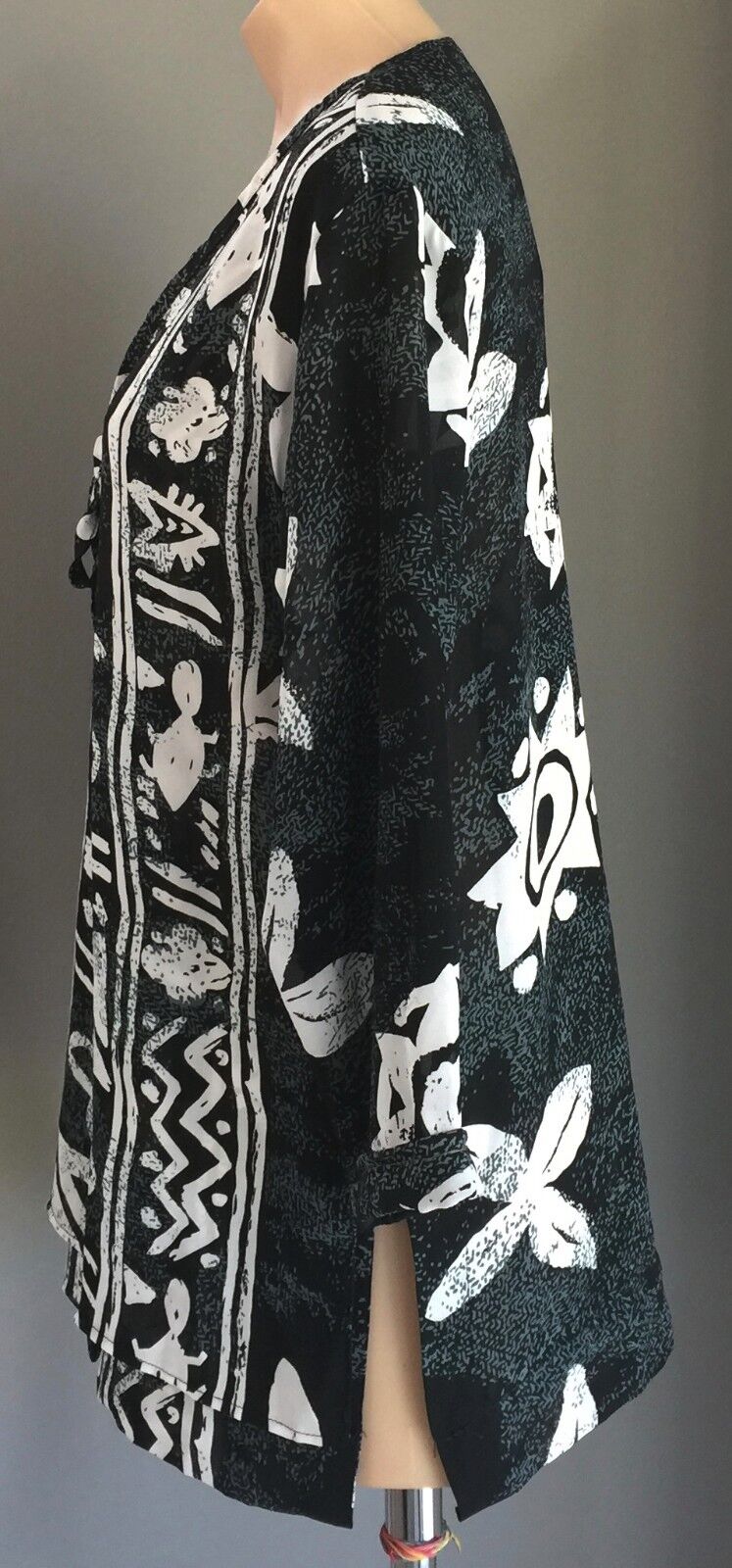 CIAO BELLA Top Grey Black White Tribal Print 3/4 Sleeve Blouse Size S 12 14 NEW