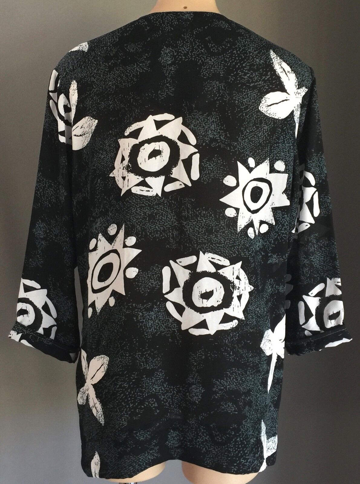 CIAO BELLA Top Grey Black White Tribal Print 3/4 Sleeve Blouse Size S 12 14 NEW
