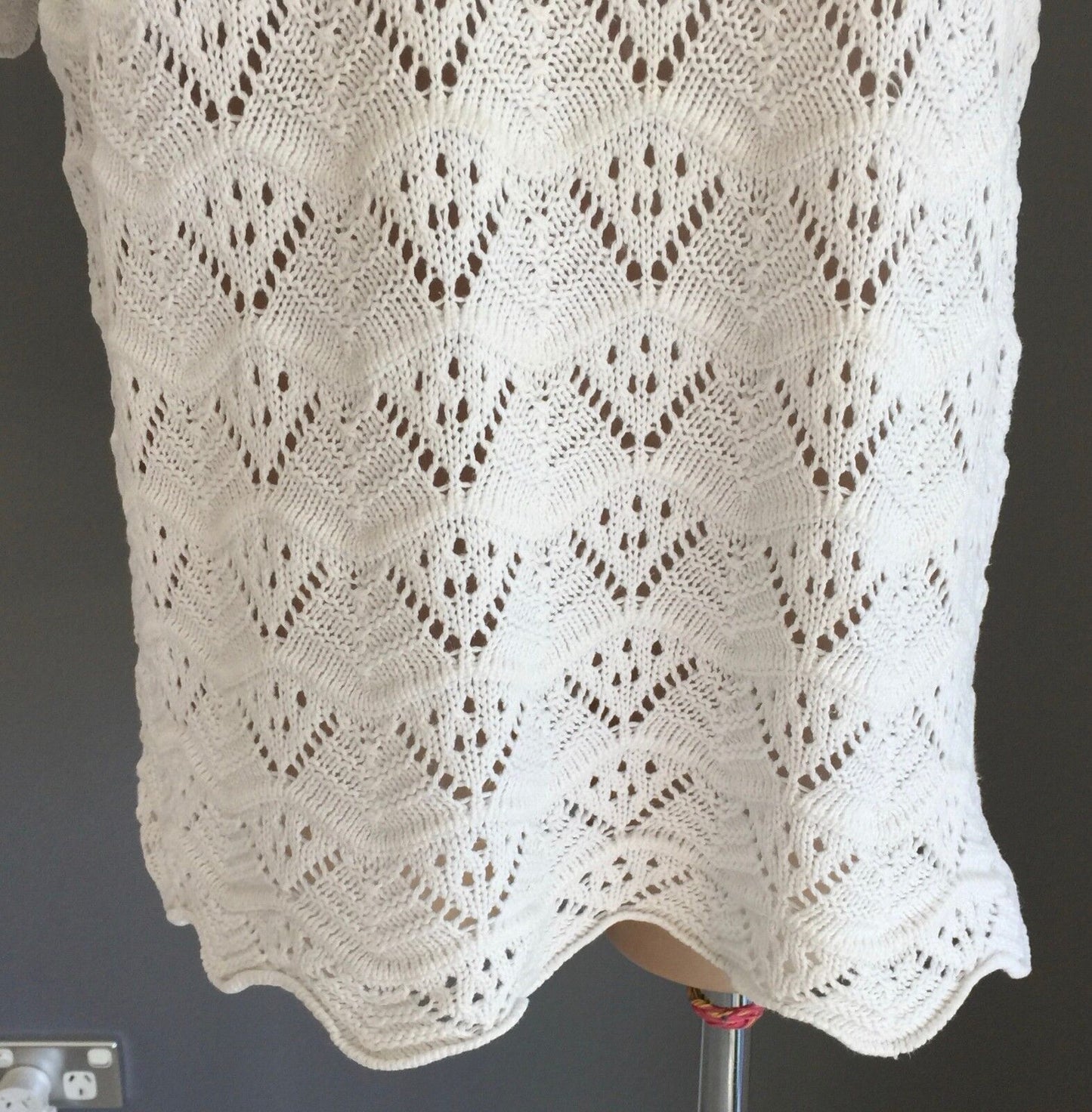 NICE BODY Knit Top Thick White Crocket Look Top Ornate Short Sleeve Size 14 Vtg