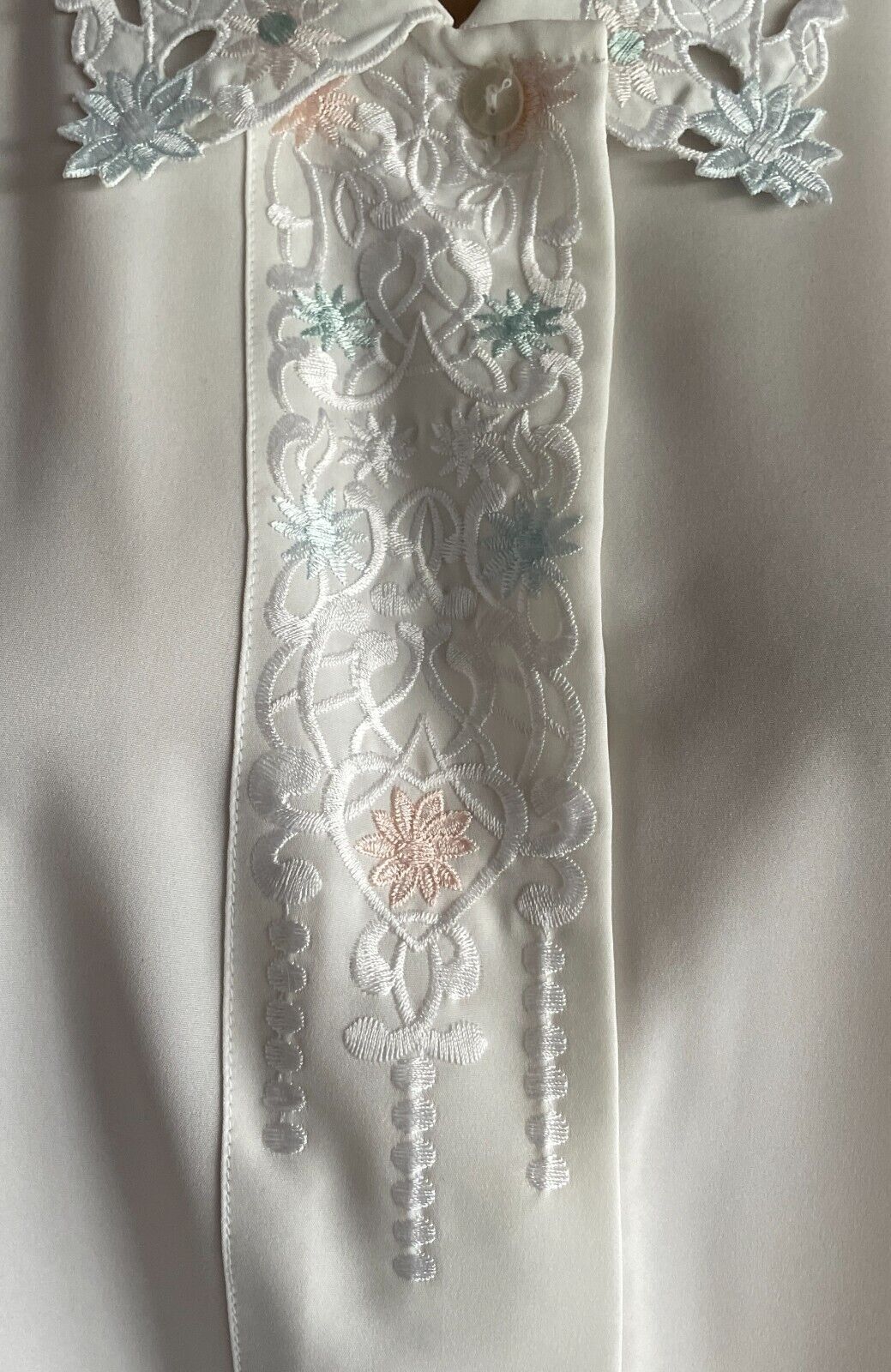 KE-SUNSHINE White Blouse Cut Out Embroidered Pastel Short Sleeve Top Size 14 Vtg