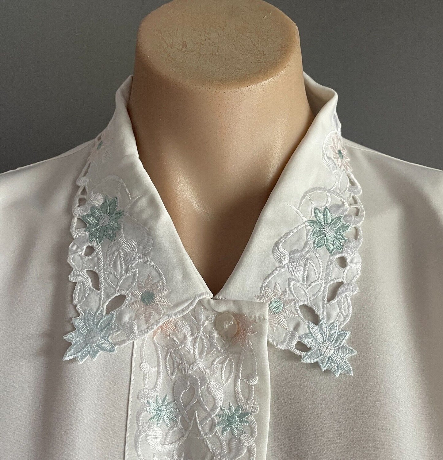 KE-SUNSHINE White Blouse Cut Out Embroidered Pastel Short Sleeve Top Size 14 Vtg
