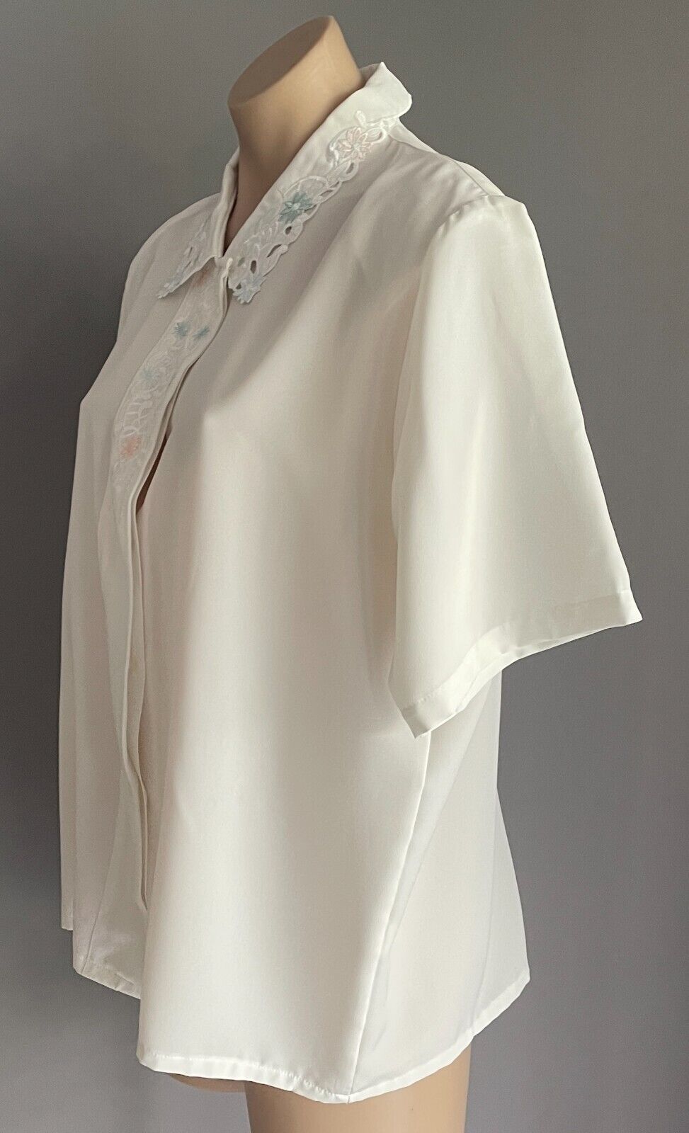 KE-SUNSHINE White Blouse Cut Out Embroidered Pastel Short Sleeve Top Size 14 Vtg