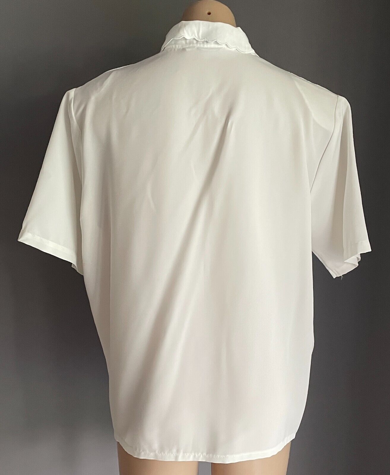 KE-SUNSHINE White Blouse Cut Out Embroidered Pastel Short Sleeve Top Size 14 Vtg