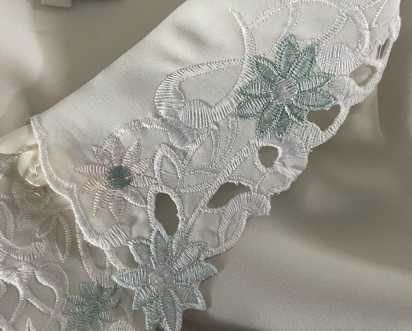 KE-SUNSHINE White Blouse Cut Out Embroidered Pastel Short Sleeve Top Size 14 Vtg