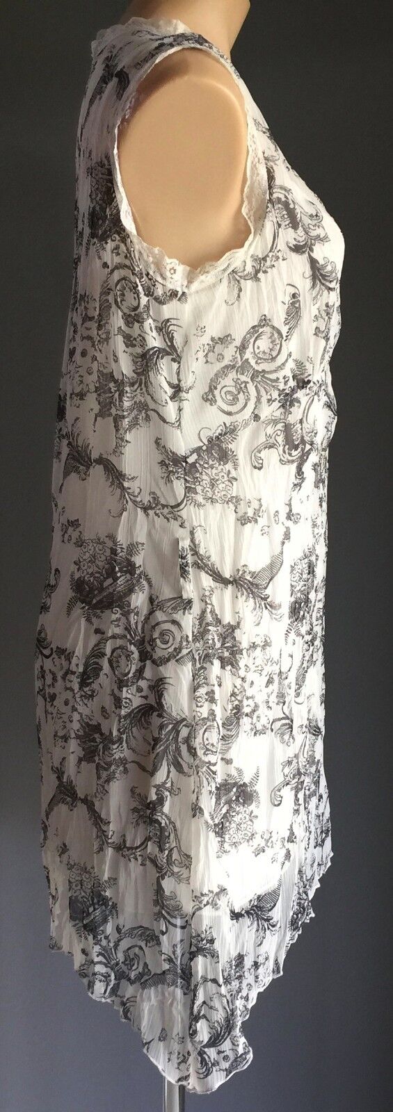 TARGET Top White & Black Sheer Crinkle Lined Sleeveless Tunic Plisse Pleat 12