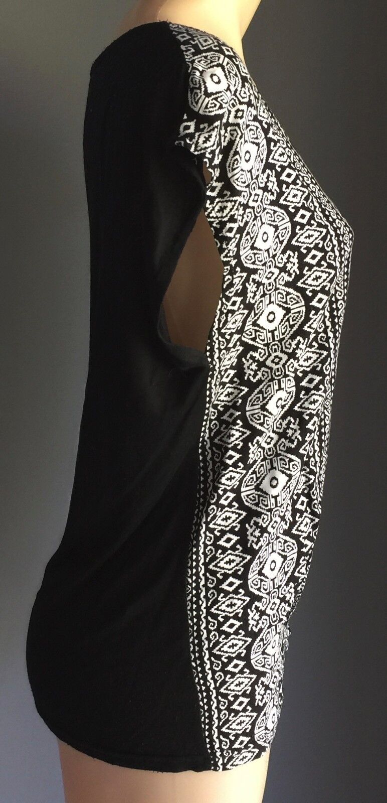 SUITE BOUTIQUE Top Black & White Aztec Print  Sleeveless  Size 12 *Day 2 Nite