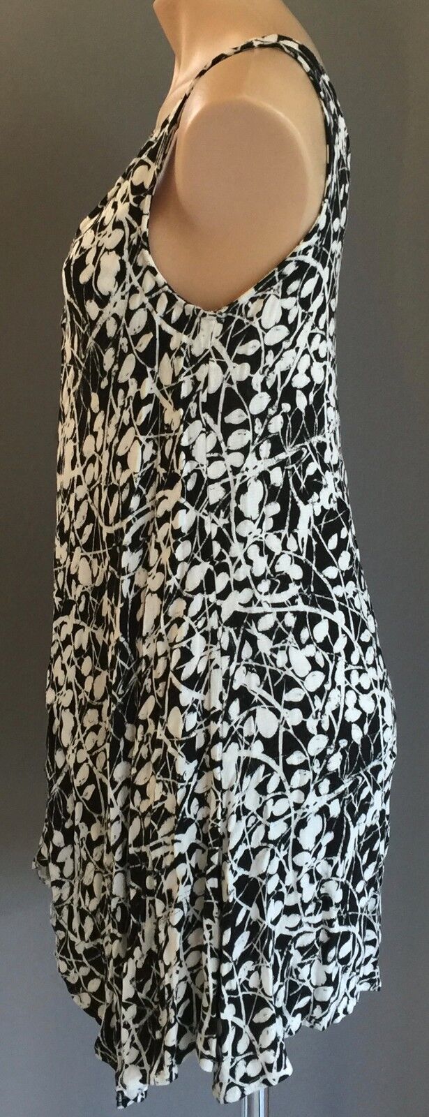MIKA & GALA Top Black & Cream Print Dip Hem Long Blouse Ladies Size 12