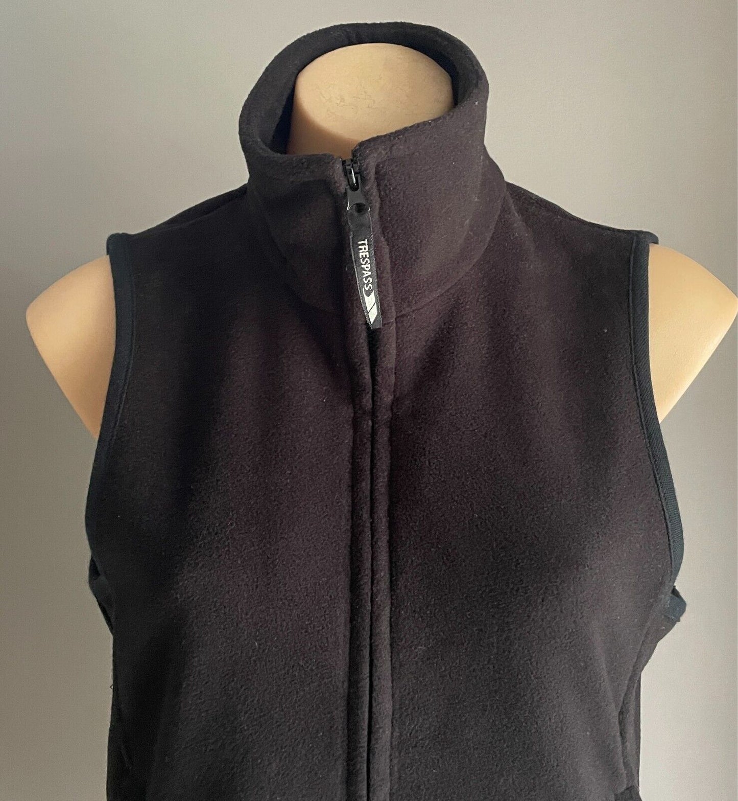 TRESPASS Zip Front Vest Black Polar Fleece Sleeveless High Neck Ladies Size M 12