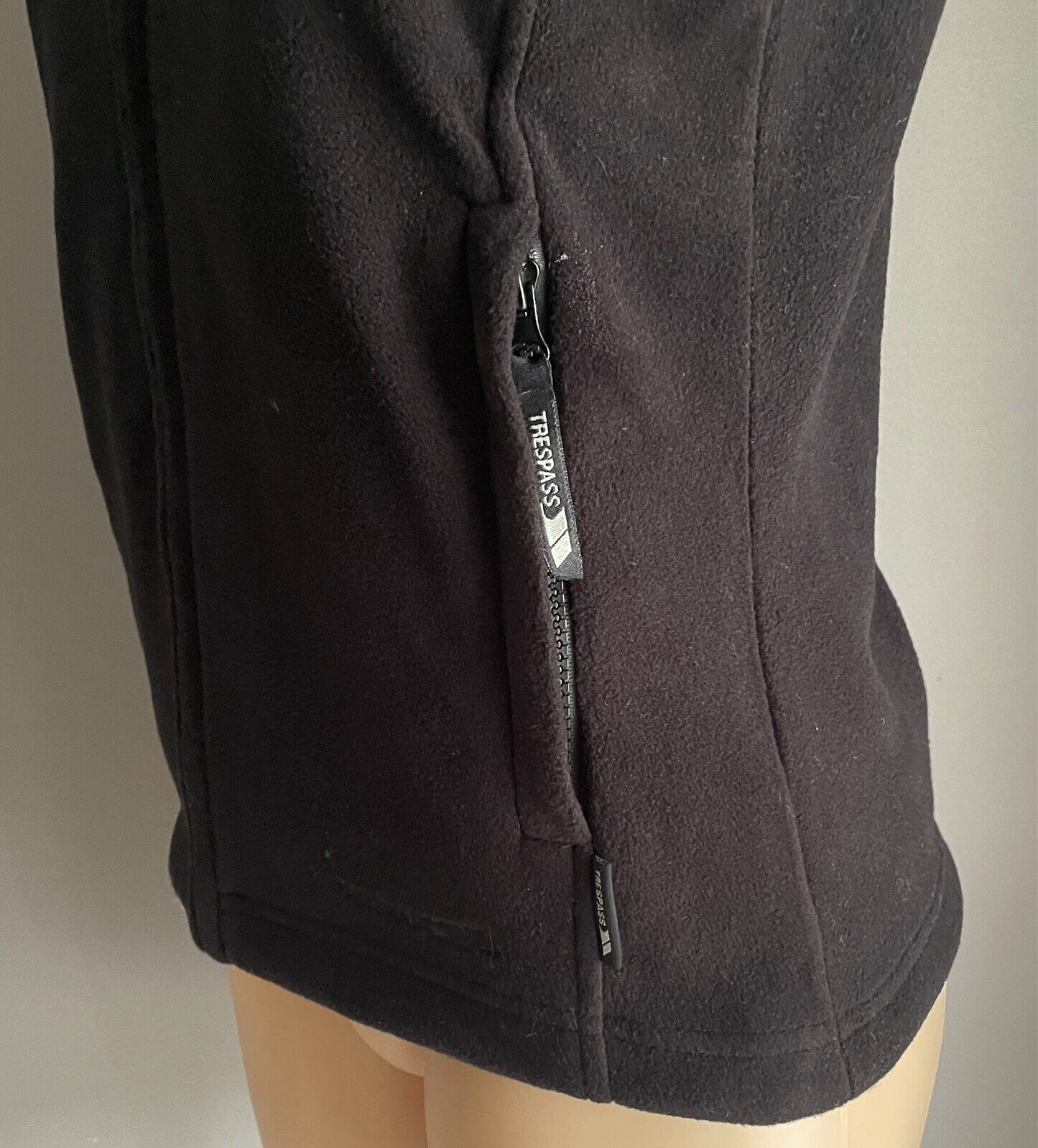 TRESPASS Zip Front Vest Black Polar Fleece Sleeveless High Neck Ladies Size M 12