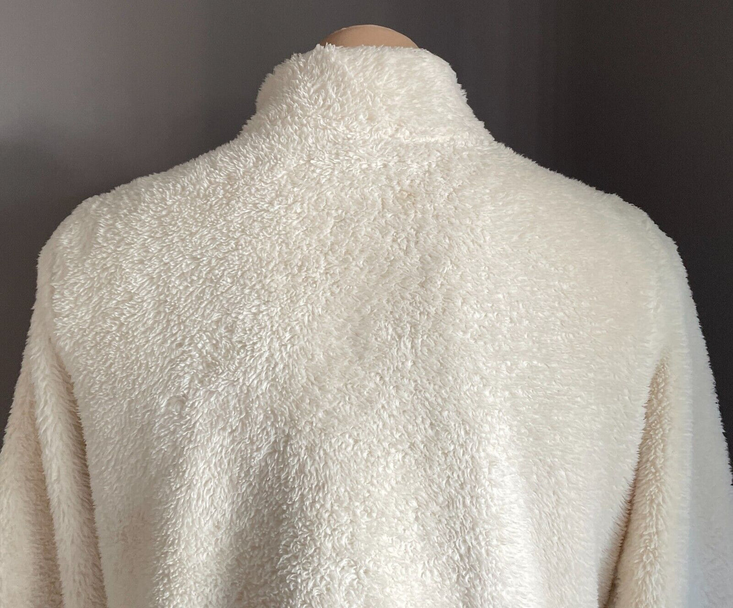 UNIQLO Jacket Full Zip Off White Fluffy Yarn Fleece Size M 10 12 Long Sleeves