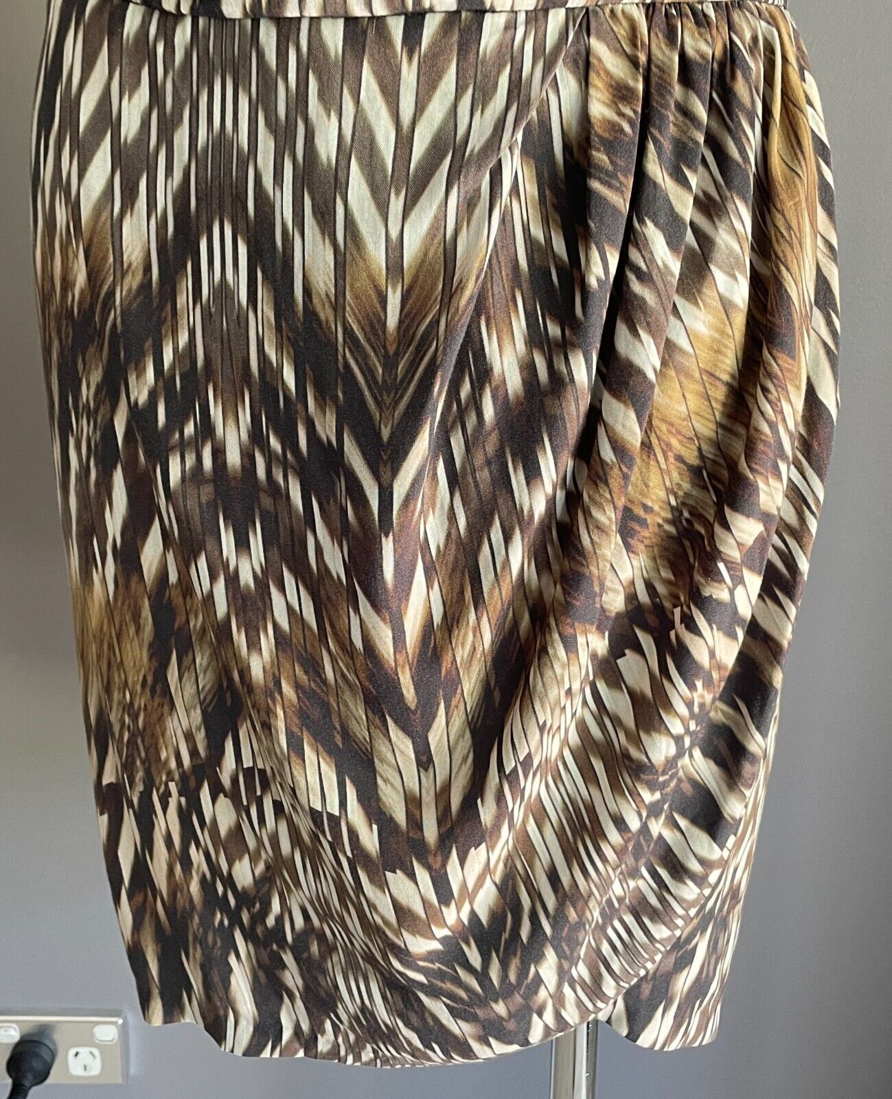 WITCHERY Skirt Wrap Shades of Khaki Brown Black Print Size 14 Pleated Waist Band