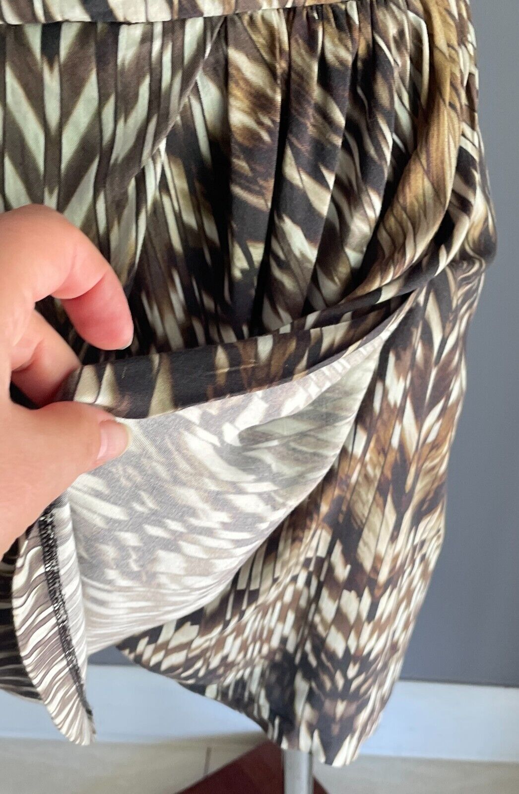 WITCHERY Skirt Wrap Shades of Khaki Brown Black Print Size 14 Pleated Waist Band