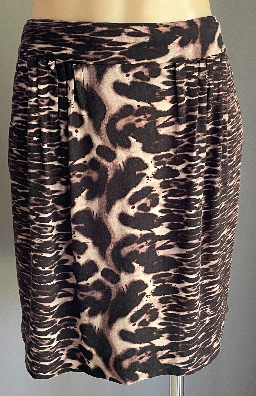 WITCHERY Short Skirt Shades of Brown & Black Animal Print Size 14 Pleats Pockets