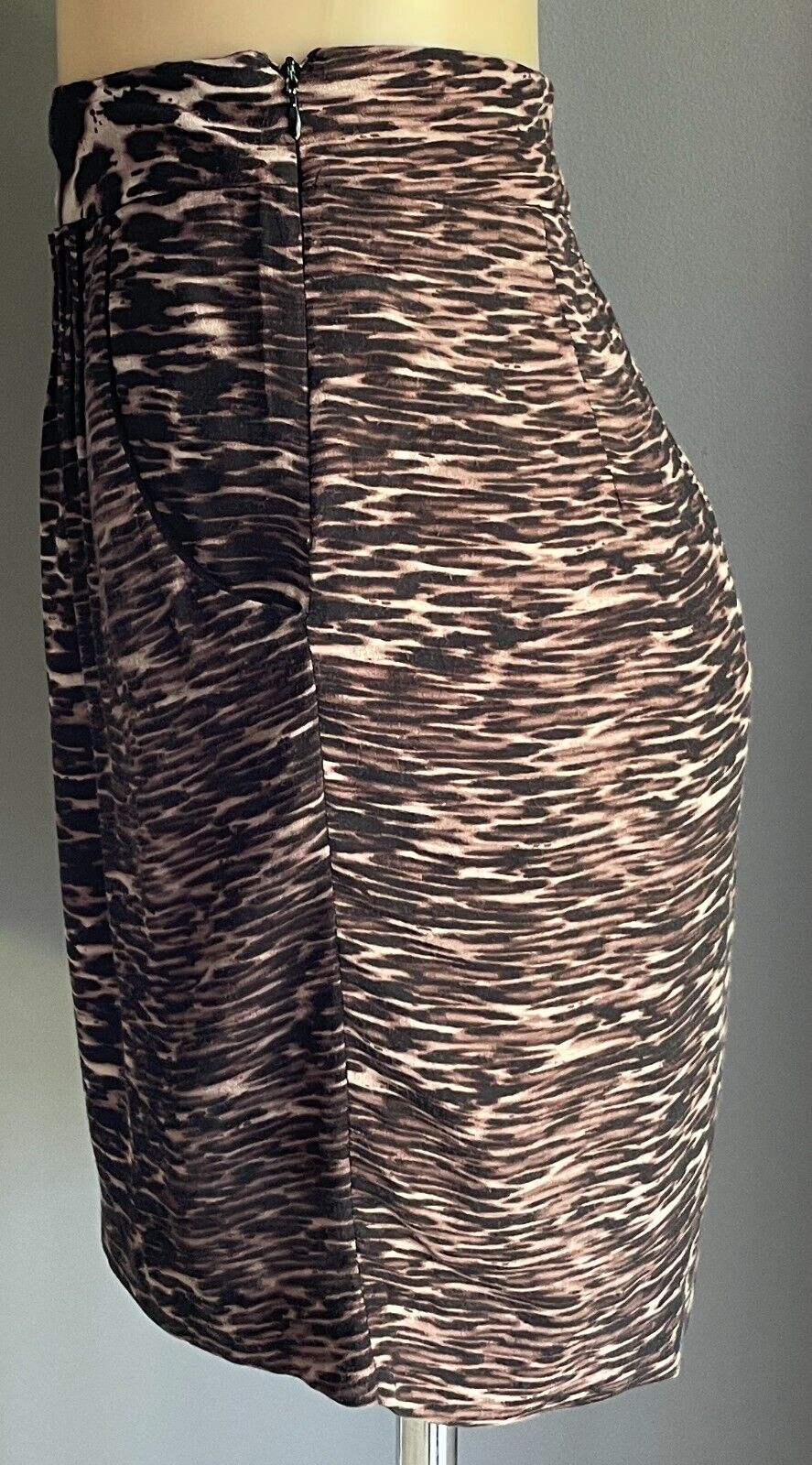 WITCHERY Short Skirt Shades of Brown & Black Animal Print Size 14 Pleats Pockets