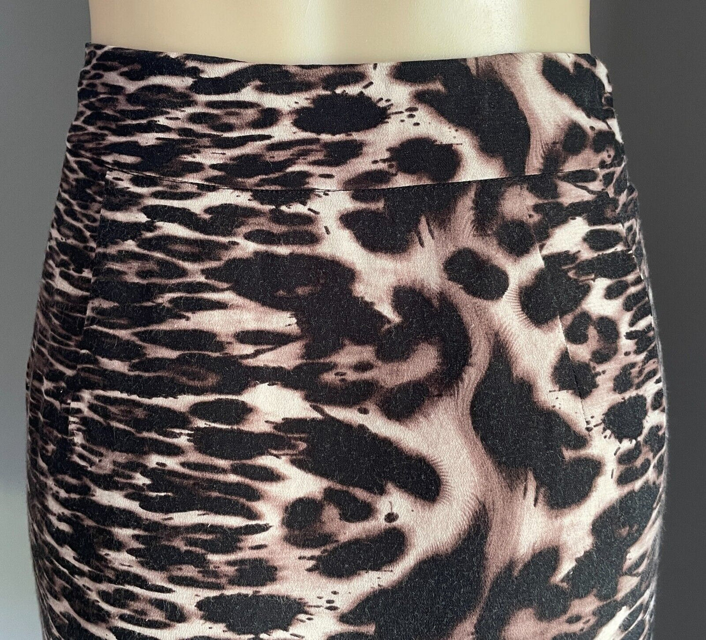 WITCHERY Short Skirt Shades of Brown & Black Animal Print Size 14 Pleats Pockets