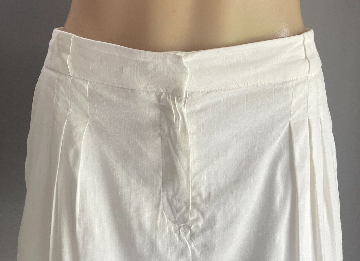 WITCHERY Skirt White Linen Blend Zip Front Pleated Straight Size 14 Above Knee