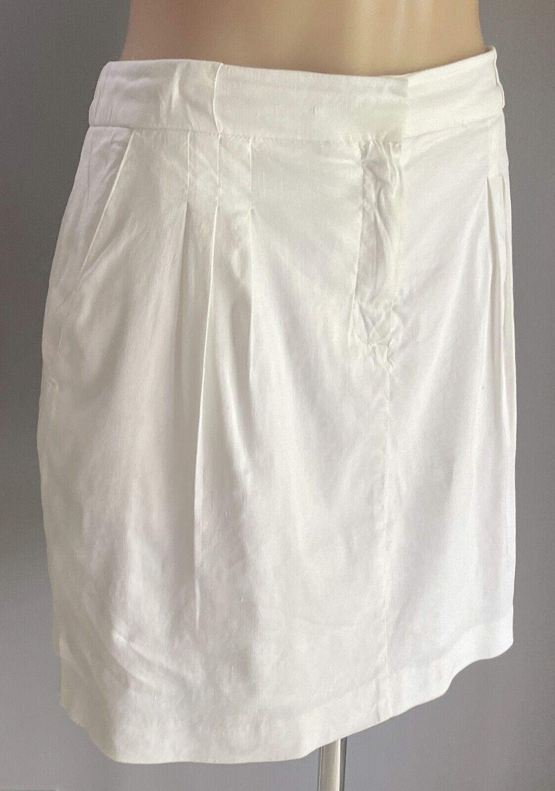 WITCHERY Skirt White Linen Blend Zip Front Pleated Straight Size 14 Above Knee