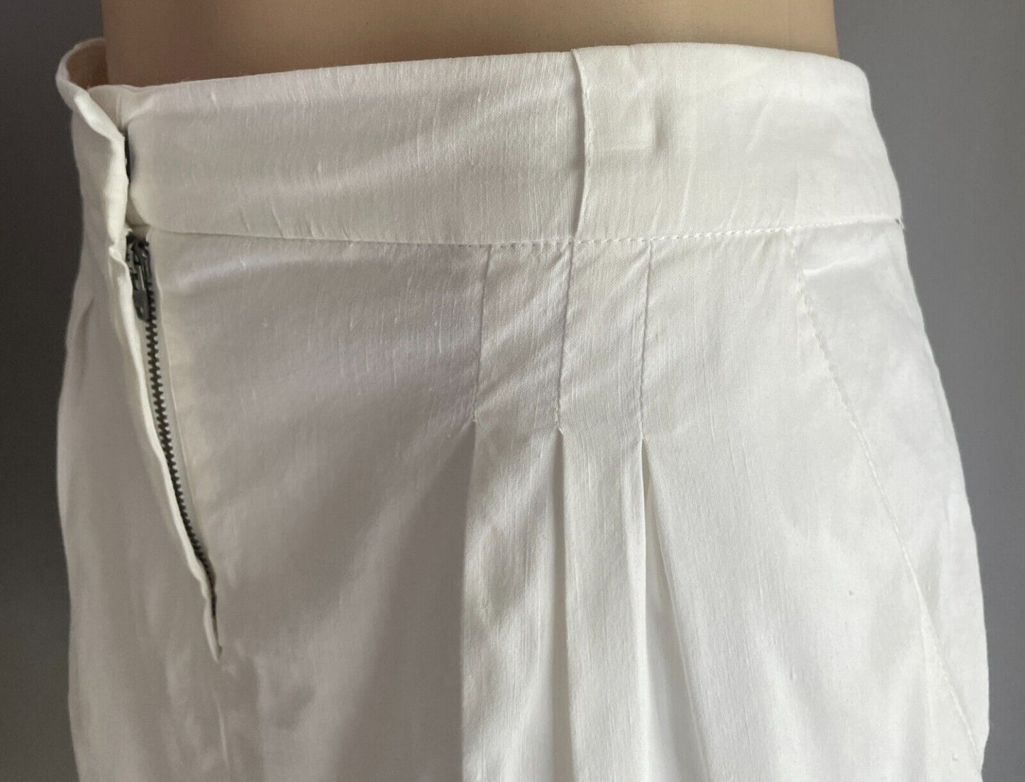 WITCHERY Skirt White Linen Blend Zip Front Pleated Straight Size 14 Above Knee