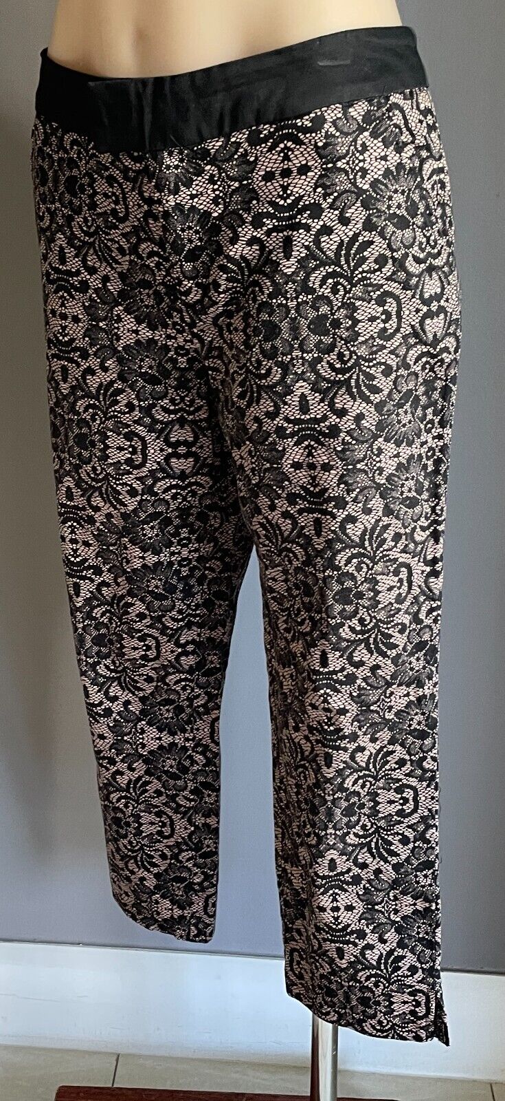 NOW Black and Blush Lace Print Crop Pants Slim Fit Stretch Size 12