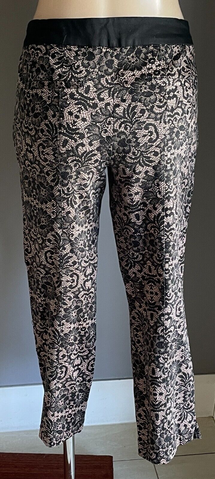 NOW Black and Blush Lace Print Crop Pants Slim Fit Stretch Size 12