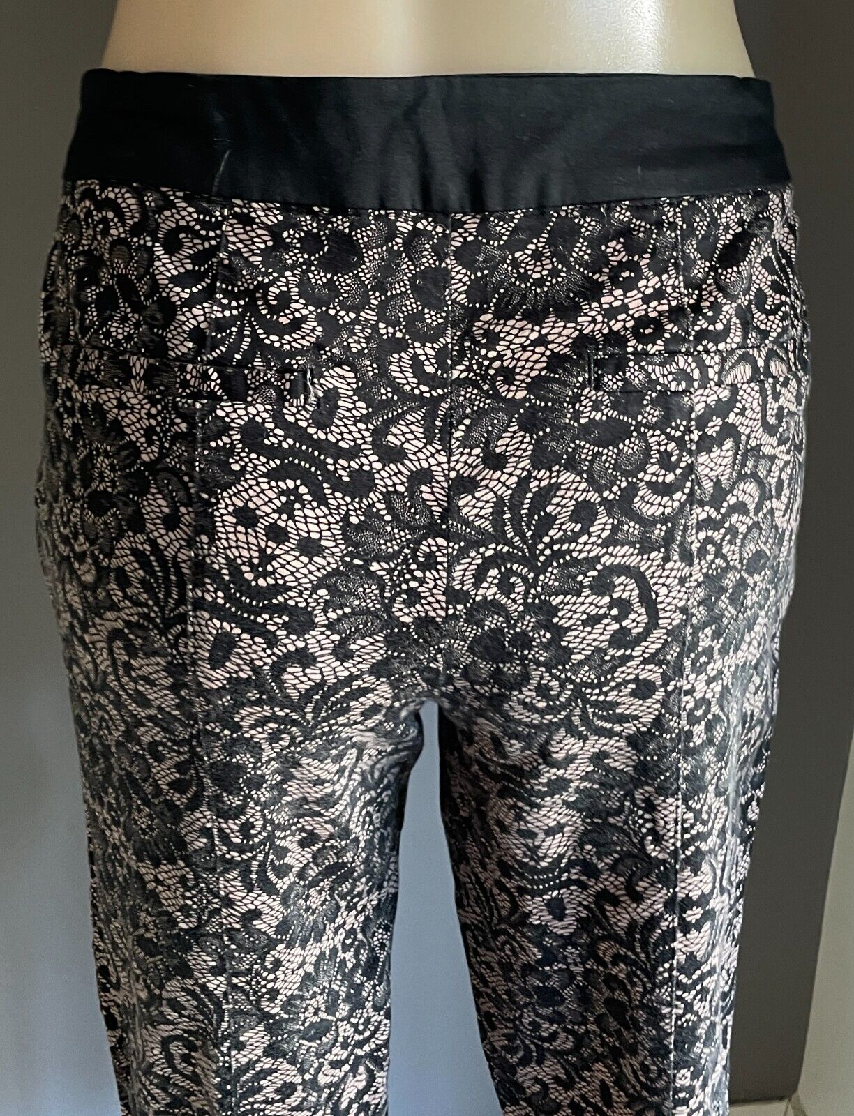 NOW Black and Blush Lace Print Crop Pants Slim Fit Stretch Size 12