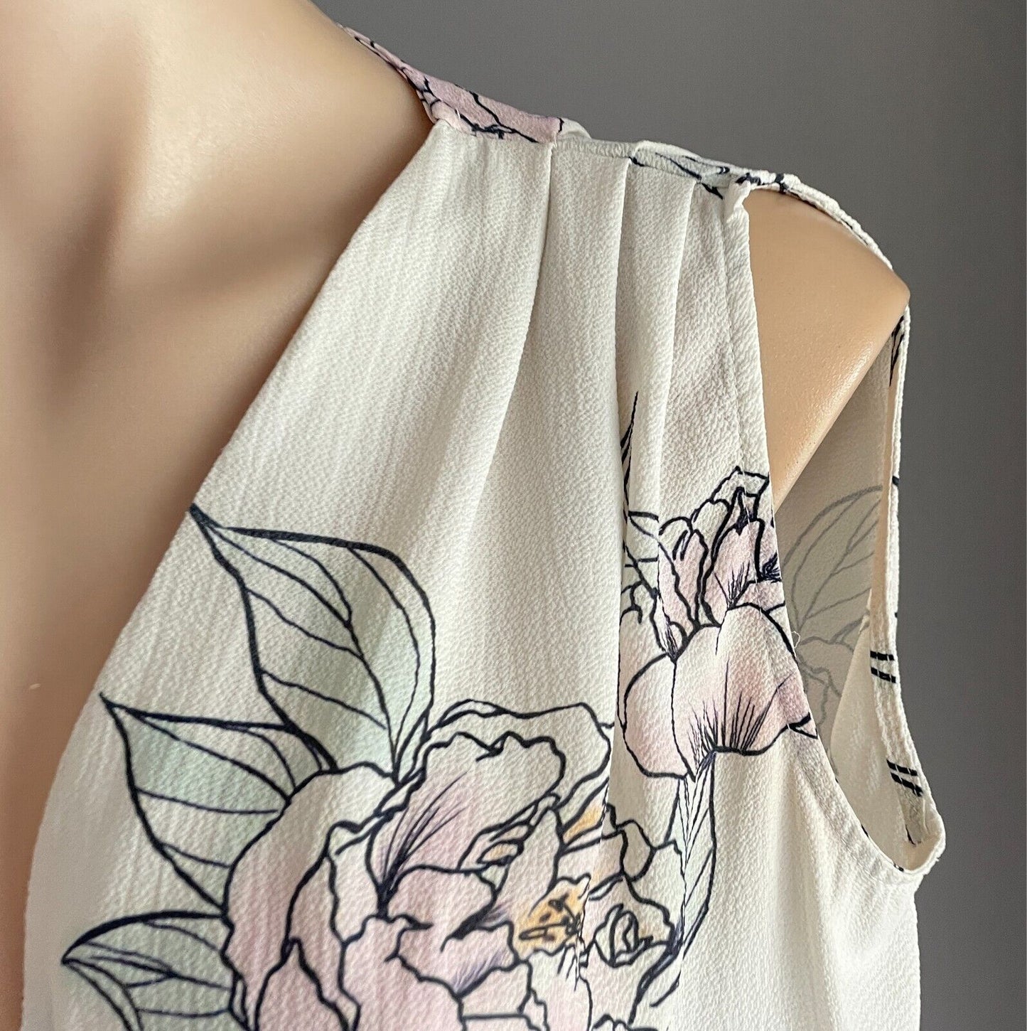 THE CHERRY SHOP White & Pastel Floral Top Size 10 Zip Front Cropped Sleeveless