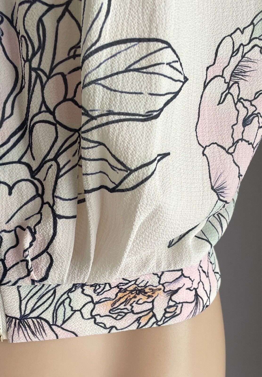 THE CHERRY SHOP White & Pastel Floral Top Size 10 Zip Front Cropped Sleeveless