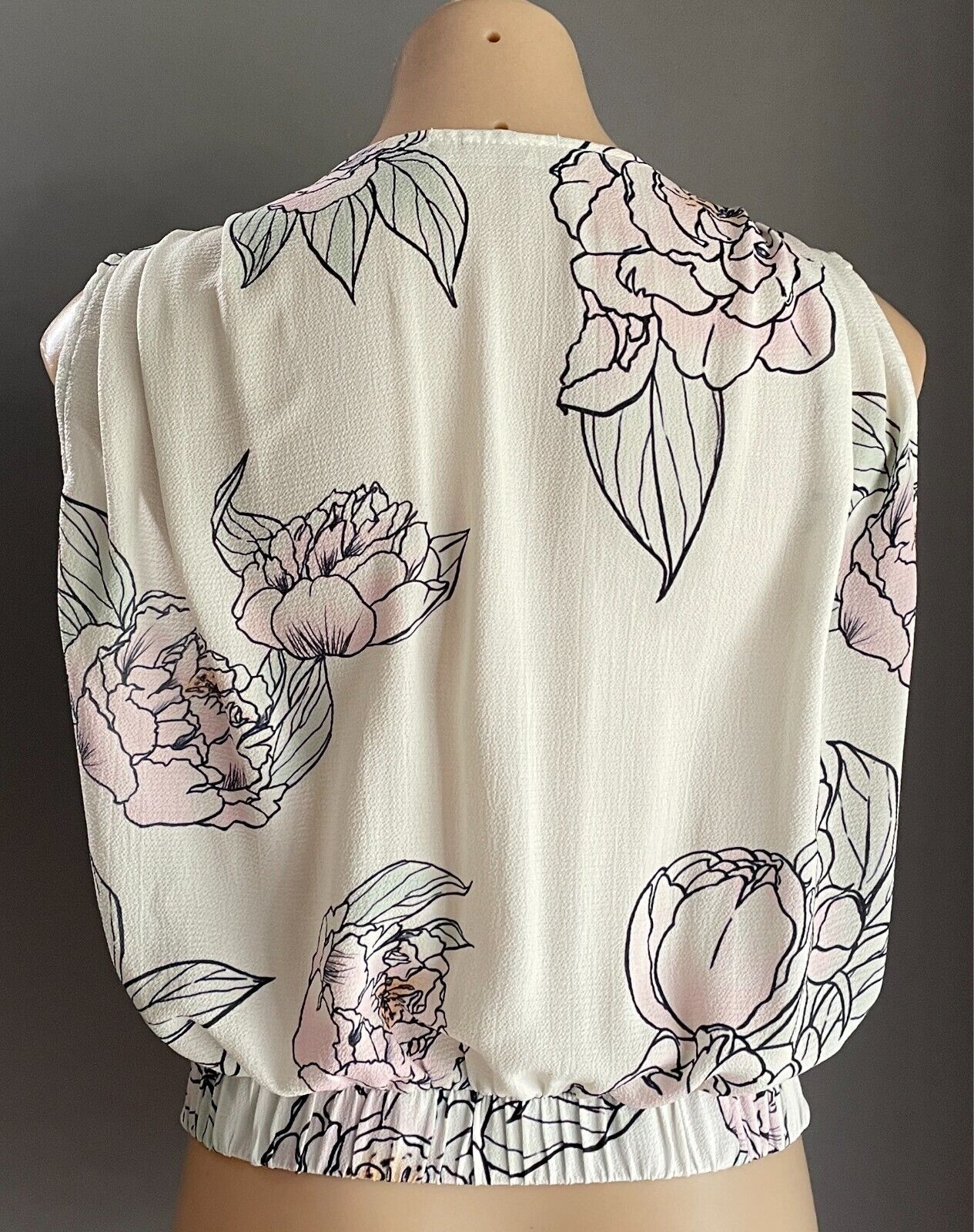 THE CHERRY SHOP White & Pastel Floral Top Size 10 Zip Front Cropped Sleeveless
